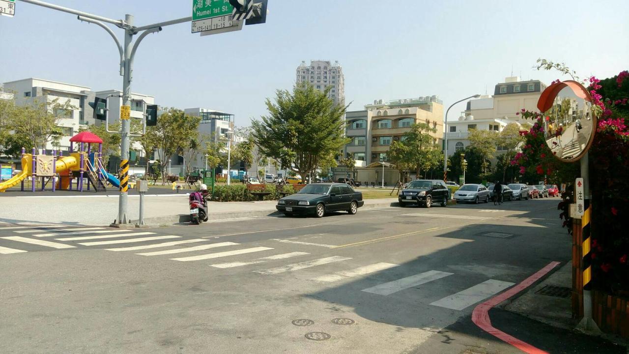 Dream Lake Tainan Exterior foto